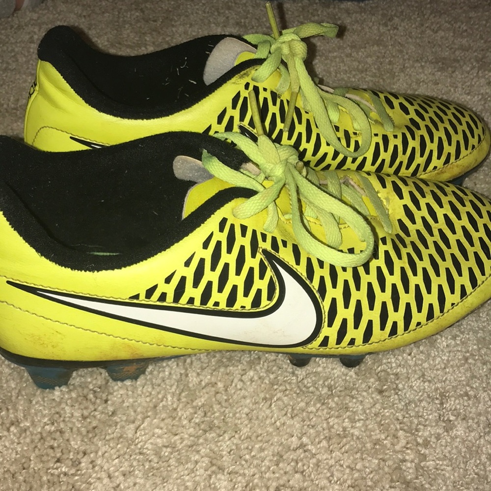 yellow nike soccer cleats